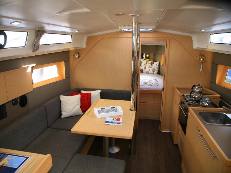 Book yachts online - sailboat - Beneteau Oceanis 38 - ADA - rent