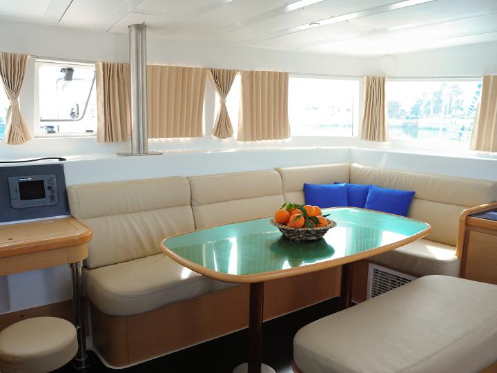 Book yachts online - catamaran - Lagoon 420 - Mediterraneo - rent