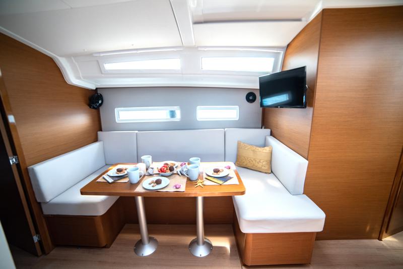 Book yachts online - sailboat - Sun Odyssey 410 - Marianna - rent