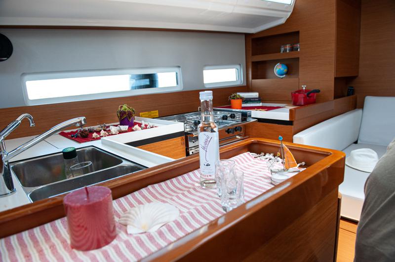 Book yachts online - sailboat - Sun Odyssey 410 - Marianna - rent