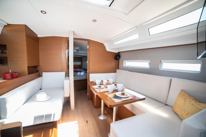 Book yachts online - sailboat - Sun Odyssey 410 - Marianna - rent