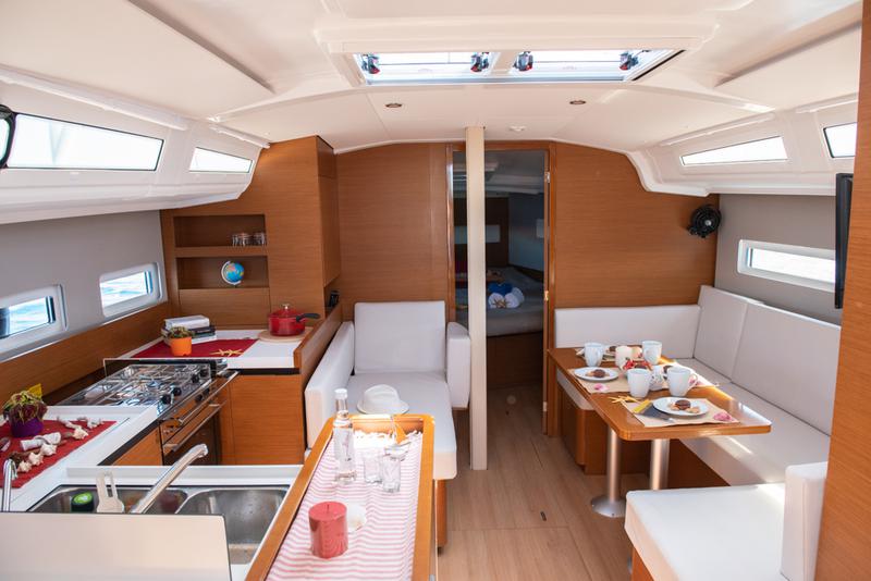 Book yachts online - sailboat - Sun Odyssey 410 - Marianna - rent