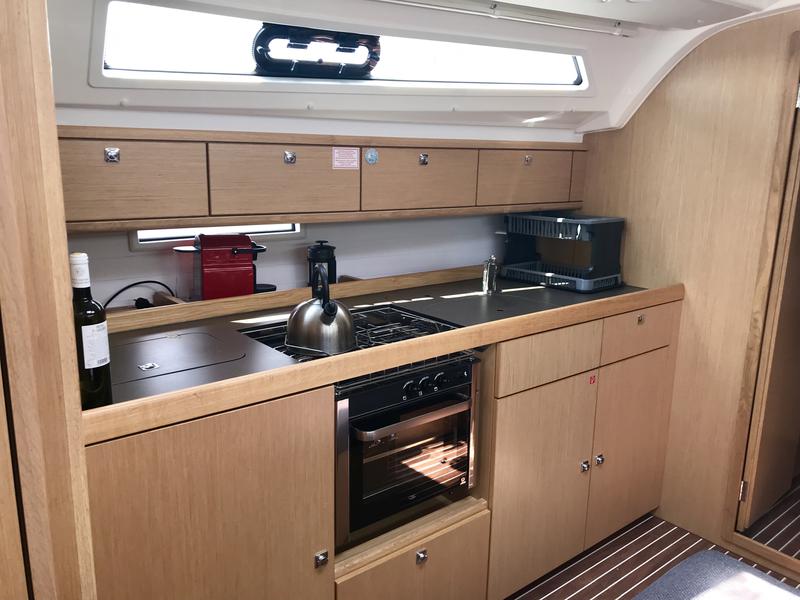 Book yachts online - sailboat - Bavaria Cruiser 41 - Leonidas - rent