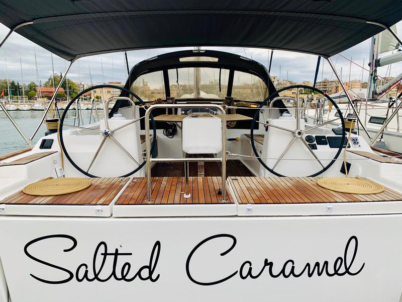 Book yachts online - sailboat - Dufour 460 Grand Large (5 cab) - Salted Caramel - rent