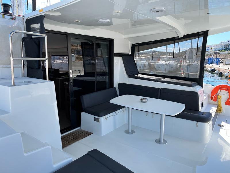 Book yachts online - catamaran - Lagoon 42 - Zoe - rent