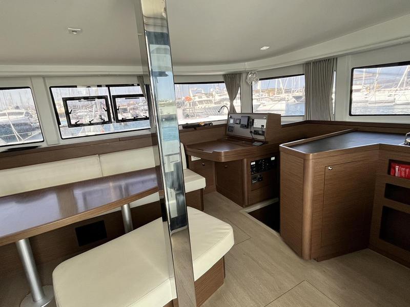 Book yachts online - catamaran - Lagoon 42 - Zoe - rent