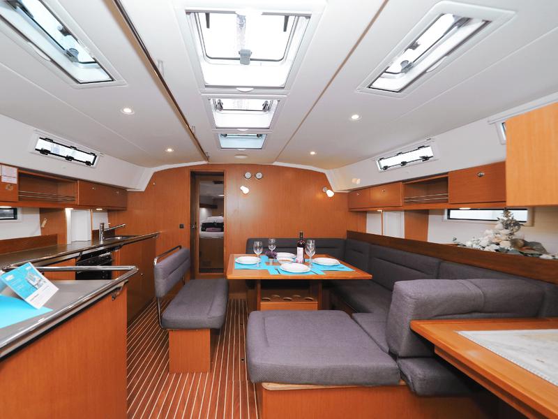 Book yachts online - sailboat - Bavaria 45 Cruiser - Samara - rent