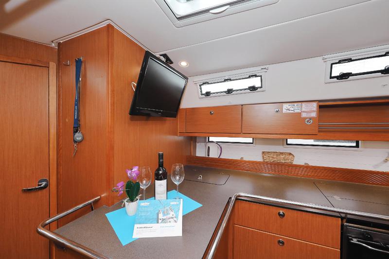 Book yachts online - sailboat - Bavaria 45 Cruiser - Samara - rent