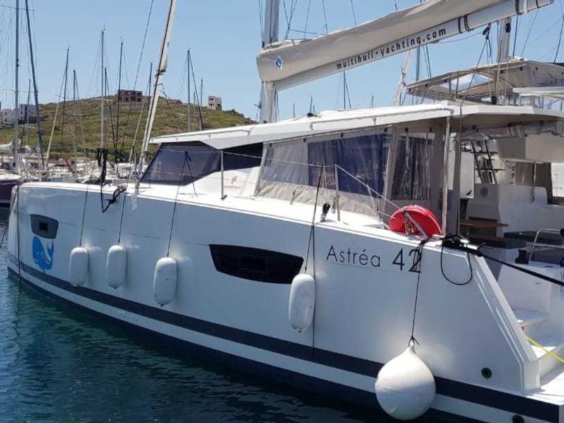 Book yachts online - catamaran - Astréa 42 - Wild Baleine - rent