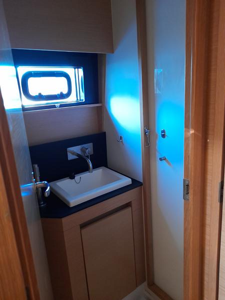 Book yachts online - catamaran - Nautitech 46 - Aquaholic - rent