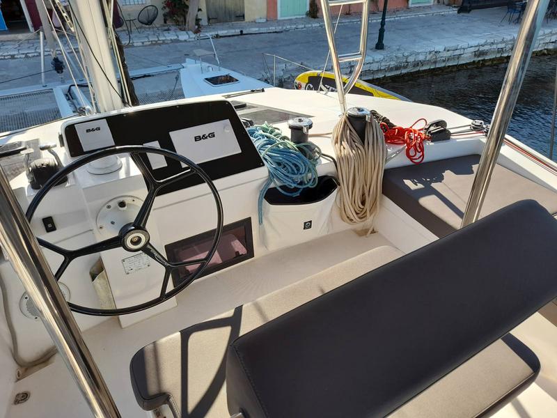 Book yachts online - catamaran - Nautitech 46 - Aquaholic - rent
