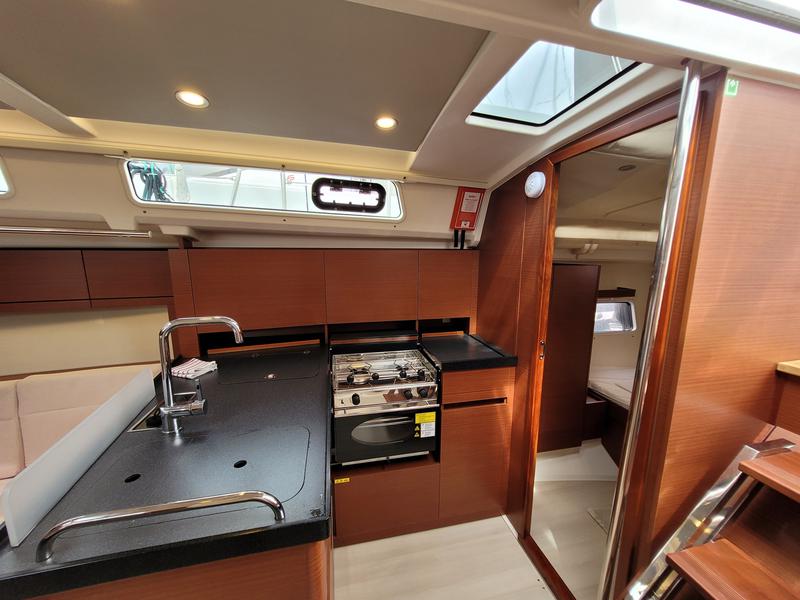 Book yachts online - sailboat - Hanse 418 - heNA - rent