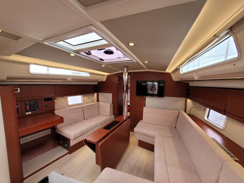 Book yachts online - sailboat - Hanse 418 - heNA - rent