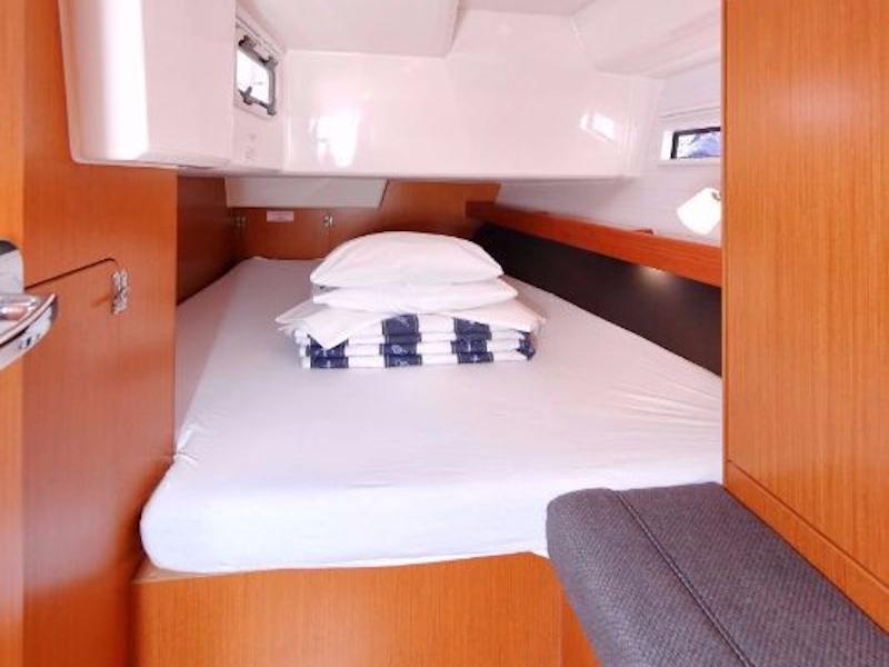 Book yachts online - sailboat - Bavaria Cruiser 41 - Calamari - rent