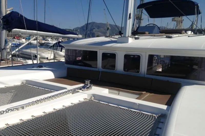 Book yachts online - catamaran - Lagoon 450  Fly (A/C-Generator-Watermaker-SolarPanel) - Corona Borealis - rent