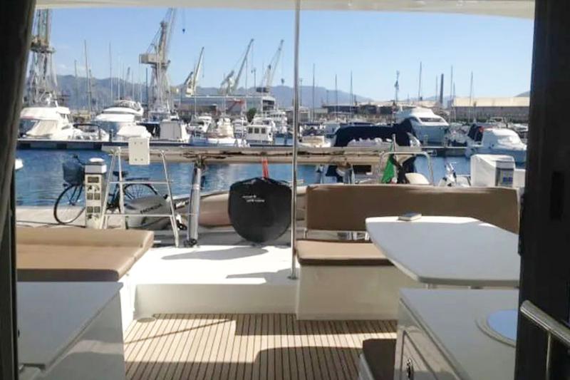 Book yachts online - catamaran - Lagoon 450  Fly (A/C-Generator-Watermaker-SolarPanel) - Corona Borealis - rent