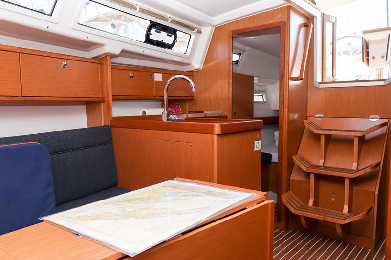 Book yachts online - sailboat - Bavaria Cruiser 34 - 3 cab - Aria  - rent