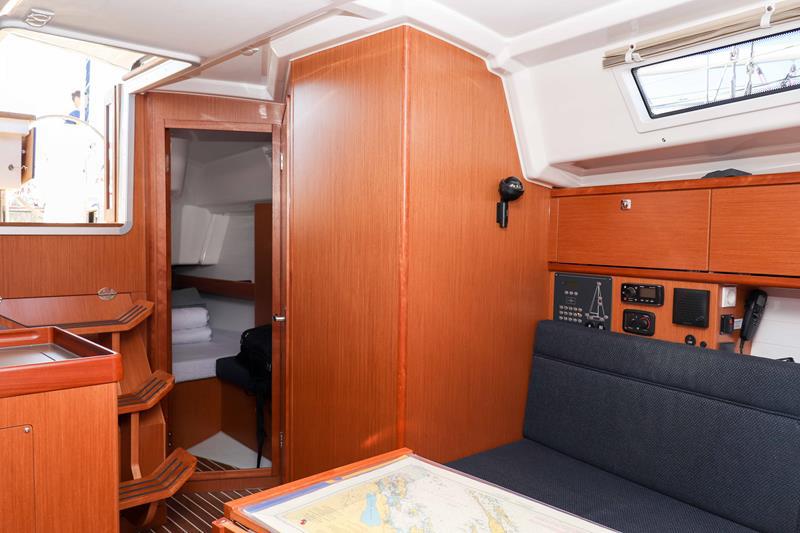 Book yachts online - sailboat - Bavaria Cruiser 34 - 3 cab - Aria  - rent