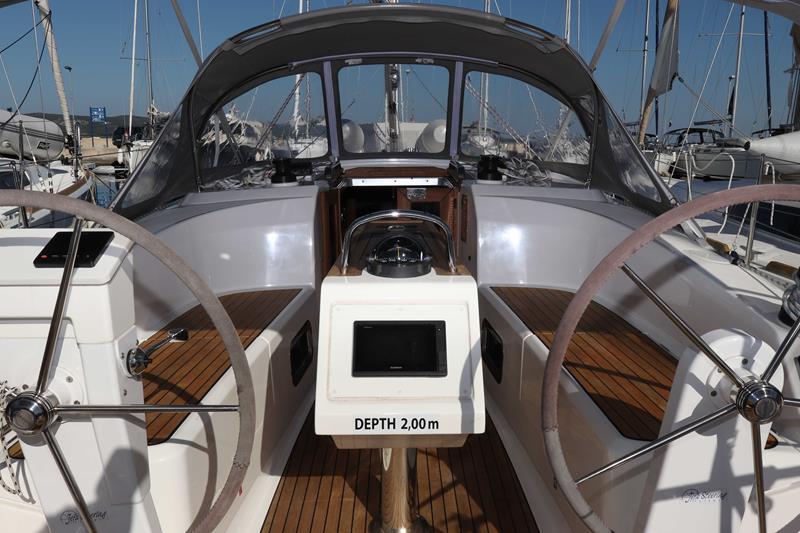 Book yachts online - sailboat - Bavaria Cruiser 34 - 3 cab - Aria  - rent