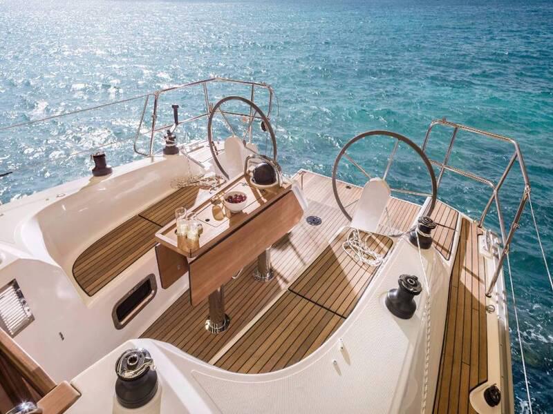 Book yachts online - sailboat - Bavaria Cruiser 34 - 3 cab - Feeling Good - rent