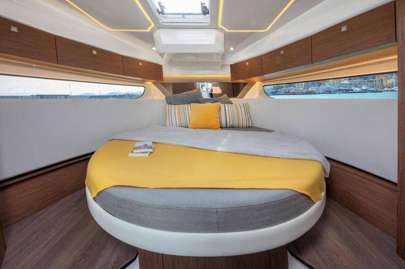 Book yachts online - motorboat - Merry Fisher 1095 FLY - Raptor - rent