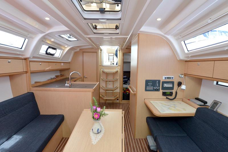 Book yachts online - sailboat - Bavaria Cruiser 37 - Prima - rent