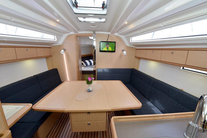 Book yachts online - sailboat - Bavaria Cruiser 37 - Prima - rent