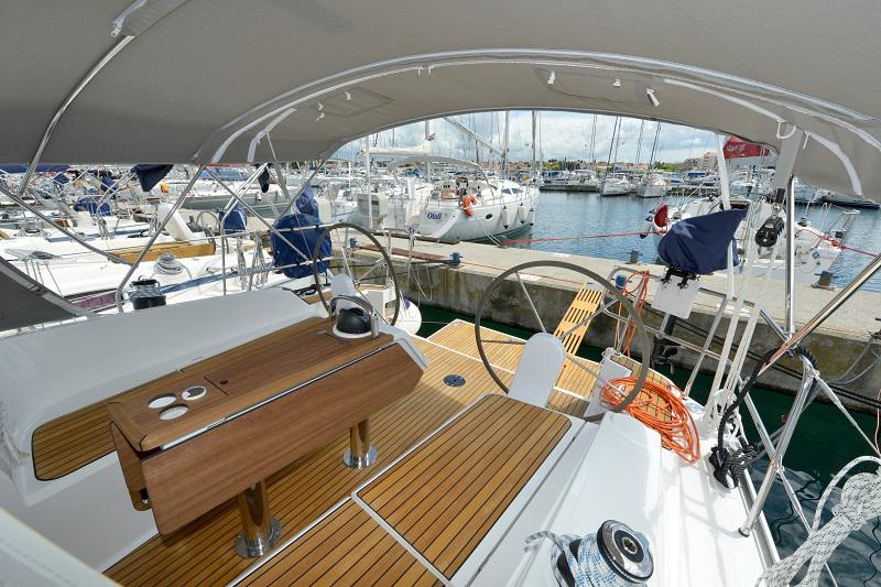 Book yachts online - sailboat - Bavaria Cruiser 37 - Prima - rent