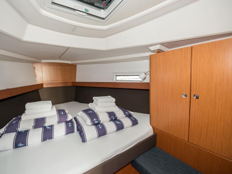 Book yachts online - sailboat - Bavaria Cruiser 37 - Rea - rent