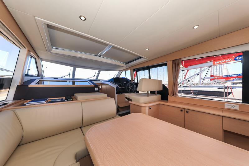 Book yachts online - motorboat - Greenline 40 - Astoria - rent