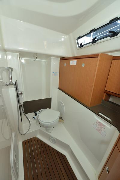 Book yachts online - sailboat - Bavaria Cruiser 33 - Ami   - rent