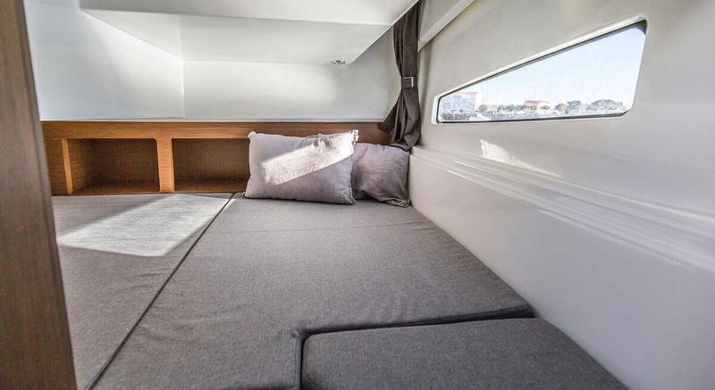 Book yachts online - motorboat - Antares 9 OB - Aurora - rent