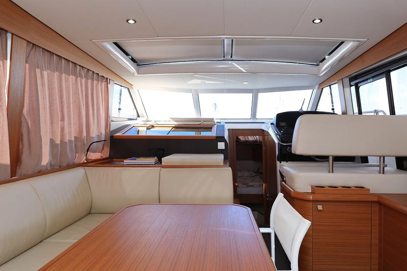 Book yachts online - motorboat - Greenline 40 - Lady ELMA - rent