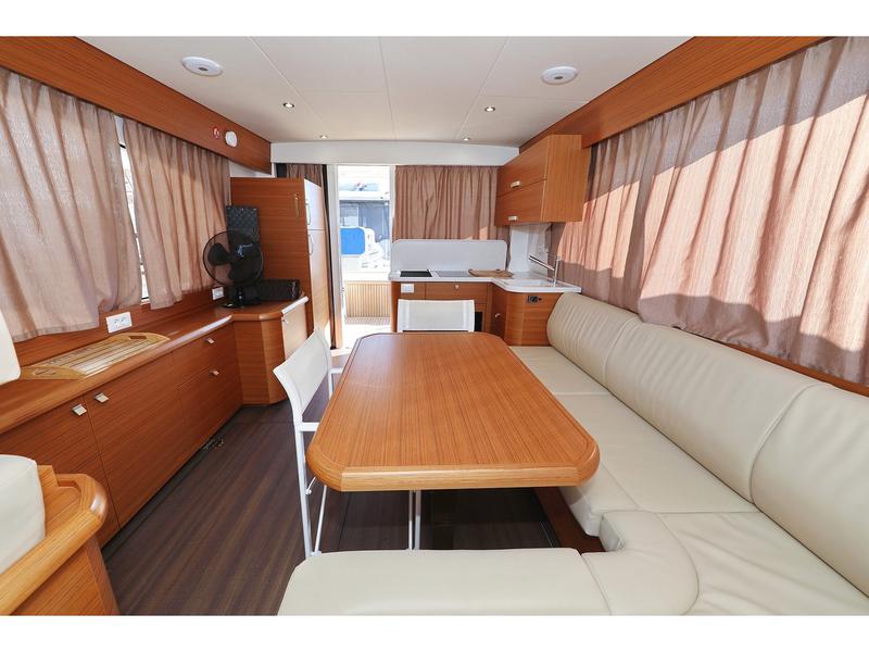 Book yachts online - motorboat - Greenline 40 - Lady ELMA - rent