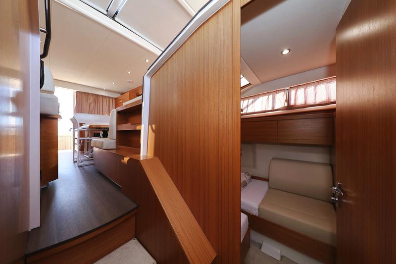 Book yachts online - motorboat - Greenline 40 - Lady ELMA - rent
