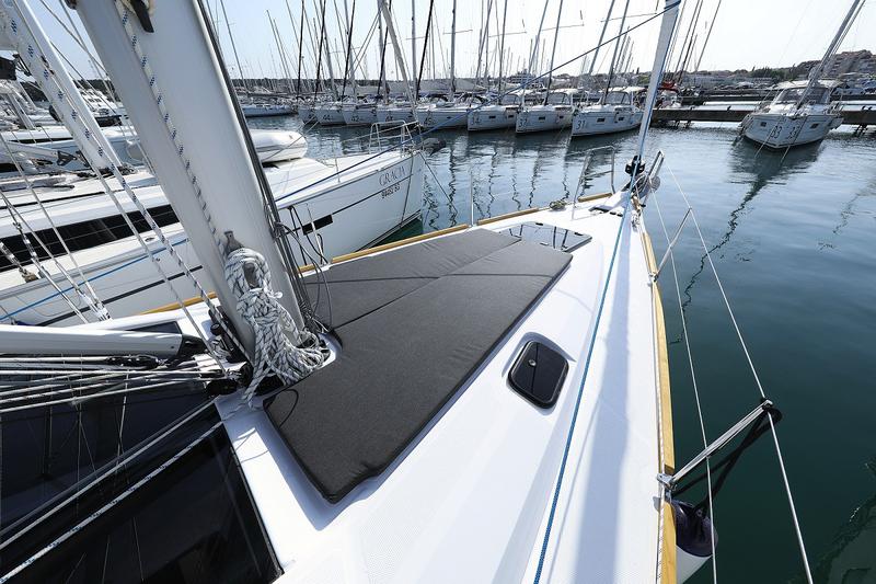 Book yachts online - sailboat - Elan 45.1 Impression 3 cabins 2 heads - Urshy - rent
