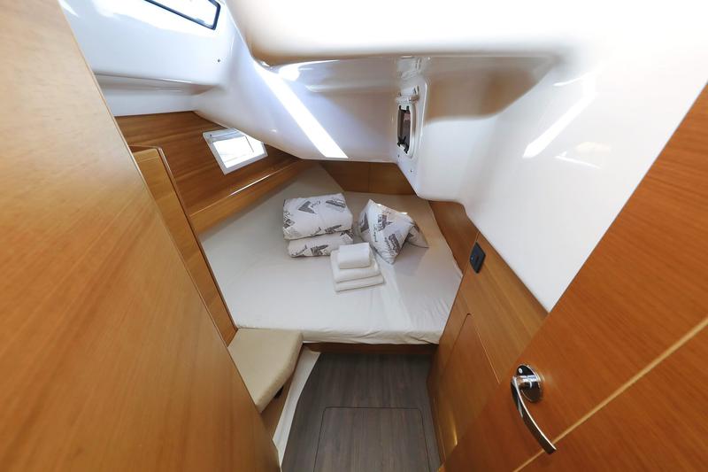 Book yachts online - sailboat - Elan 45.1 Impression 3 cabins 2 heads - Ianira - rent