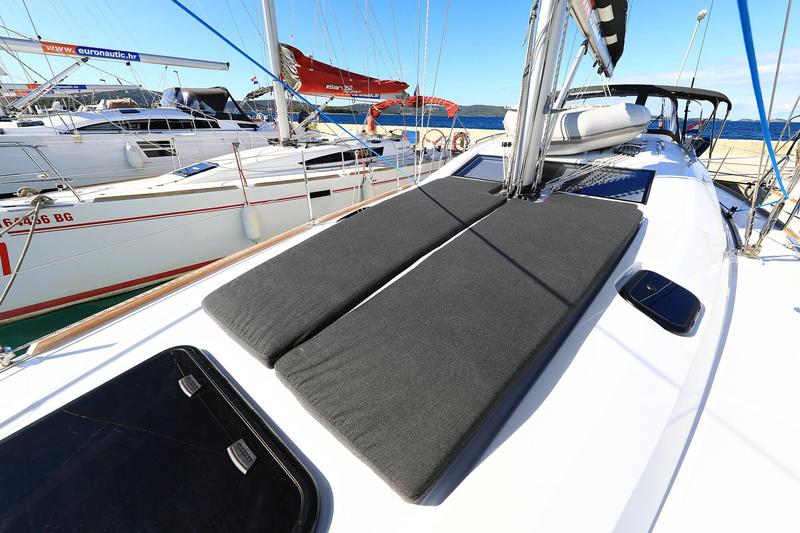 Book yachts online - sailboat - Elan 45.1 Impression 3 cabins 2 heads - Ianira - rent