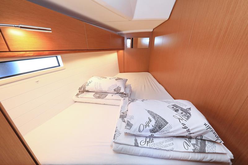 Book yachts online - sailboat - Bavaria Cruiser 46 - Summer Jazz - rent