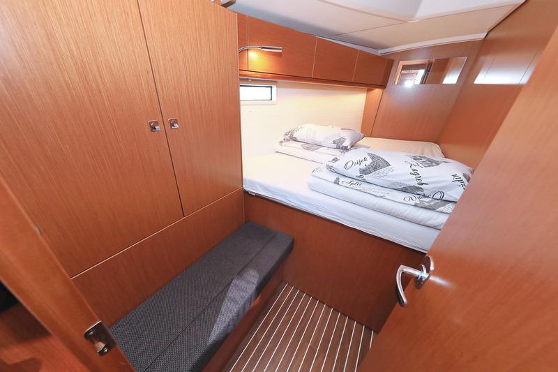 Book yachts online - sailboat - Bavaria Cruiser 46 - Summer Jazz - rent