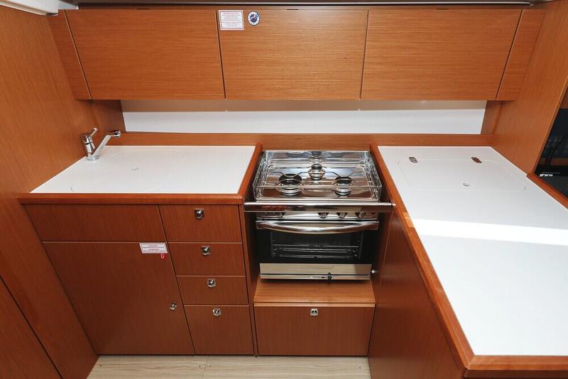 Book yachts online - sailboat - Bavaria C38 - Blue Note - rent