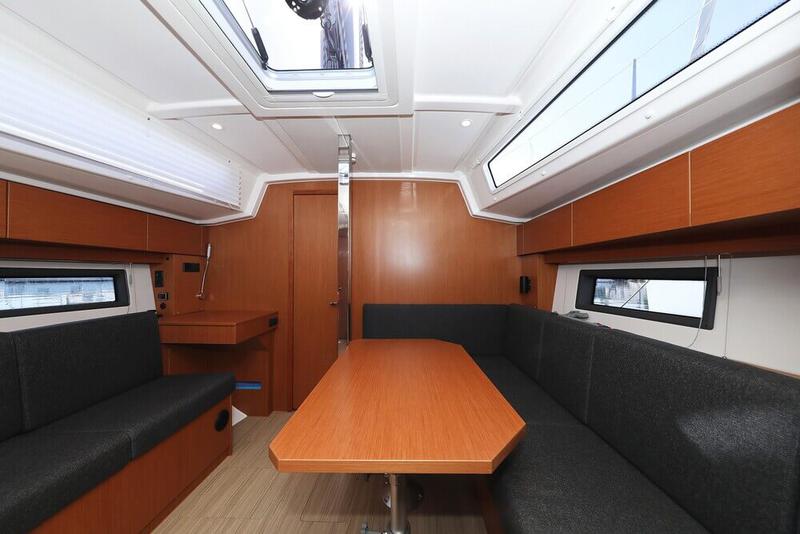 Book yachts online - sailboat - Bavaria C38 - Blue Note - rent