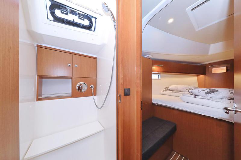 Book yachts online - sailboat - Bavaria Cruiser 46 - Angel - rent