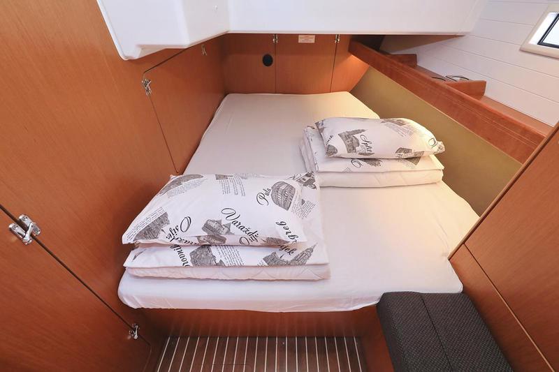 Book yachts online - sailboat - Bavaria Cruiser 46 - Angel - rent