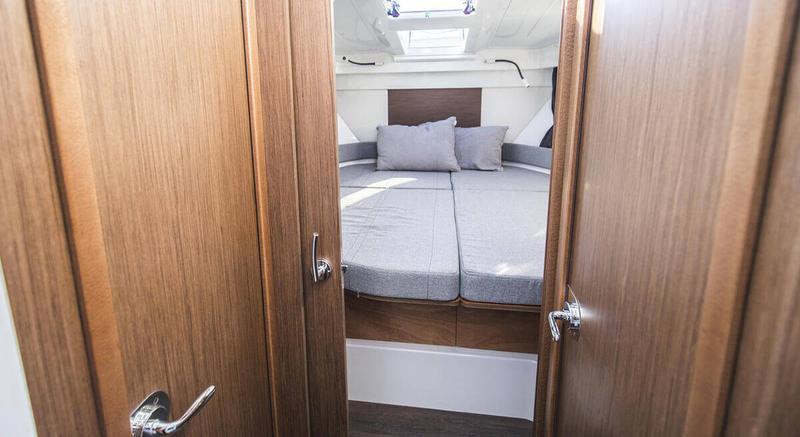 Book yachts online - motorboat - Antares 9 OB - Lolo - rent