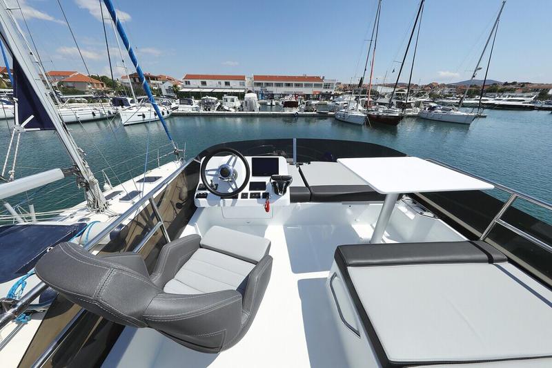 Book yachts online - motorboat - Merry Fisher 1095 FLY - Tana - rent
