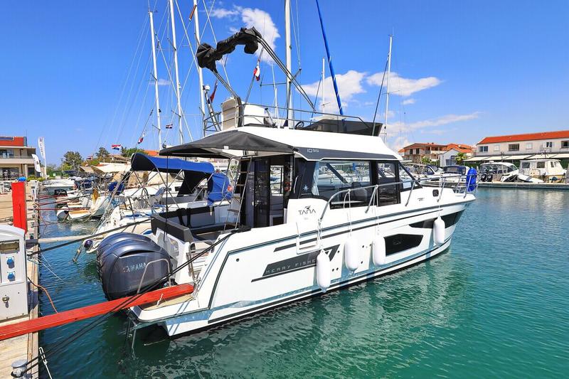 Book yachts online - motorboat - Merry Fisher 1095 FLY - Tana - rent