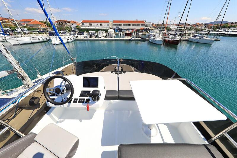 Book yachts online - motorboat - Merry Fisher 1095 FLY - Tana - rent