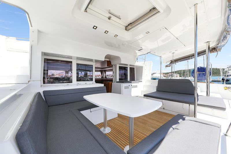 Book yachts online - catamaran - Lagoon 450 - Paula &amp; Hana - rent