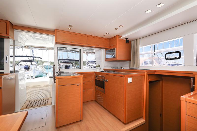 Book yachts online - catamaran - Lagoon 450 - Paula &amp; Hana - rent